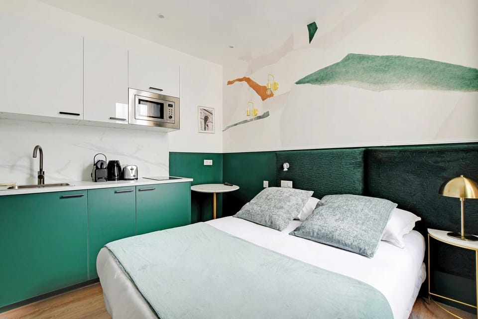 Kitchen or kitchenette, Bedroom, minibar