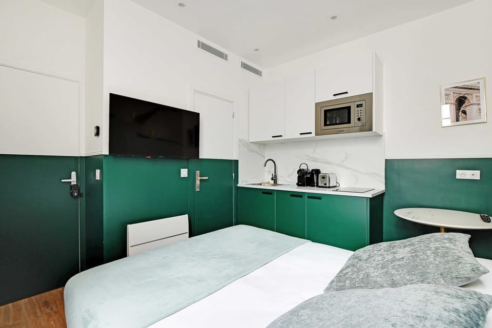 Kitchen or kitchenette, Bedroom