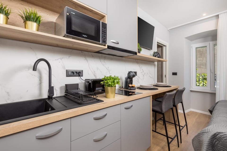 TV and multimedia, Kitchen or kitchenette, stove