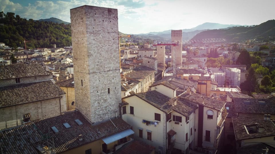 Property building, Nearby landmark, Bird's eye view, City view, Landmark view, Mountain view, Location