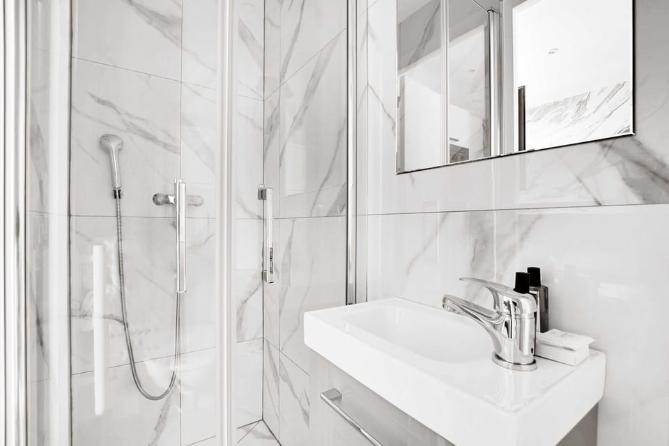 Modern Sutdio for 2 with A-C - Near Montmartre Apartment in Paris