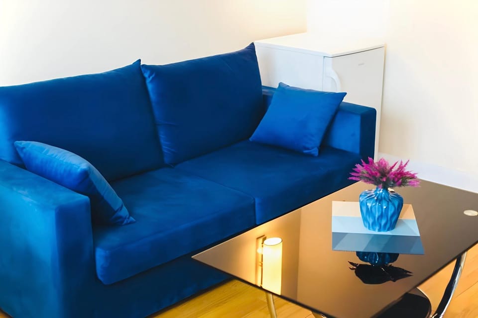 Bed, Living room, Seating area