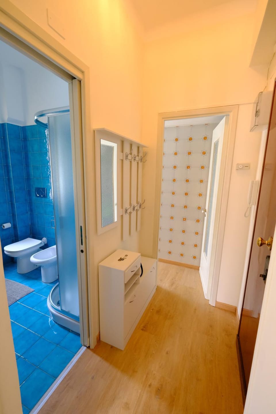 Shower, Toilet, Bathroom, bidet, towels