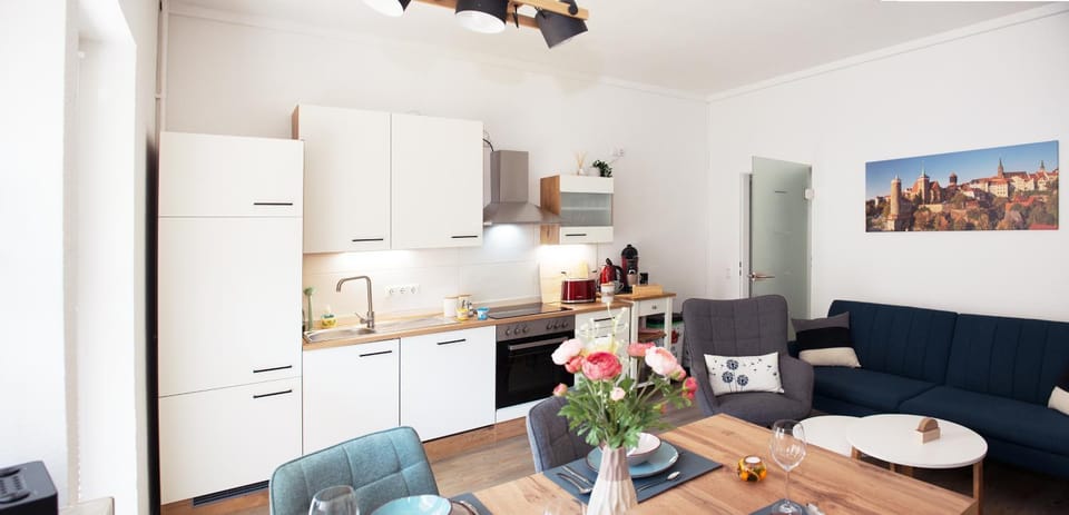 Kitchen or kitchenette, Living room, Food, stove, kitchen