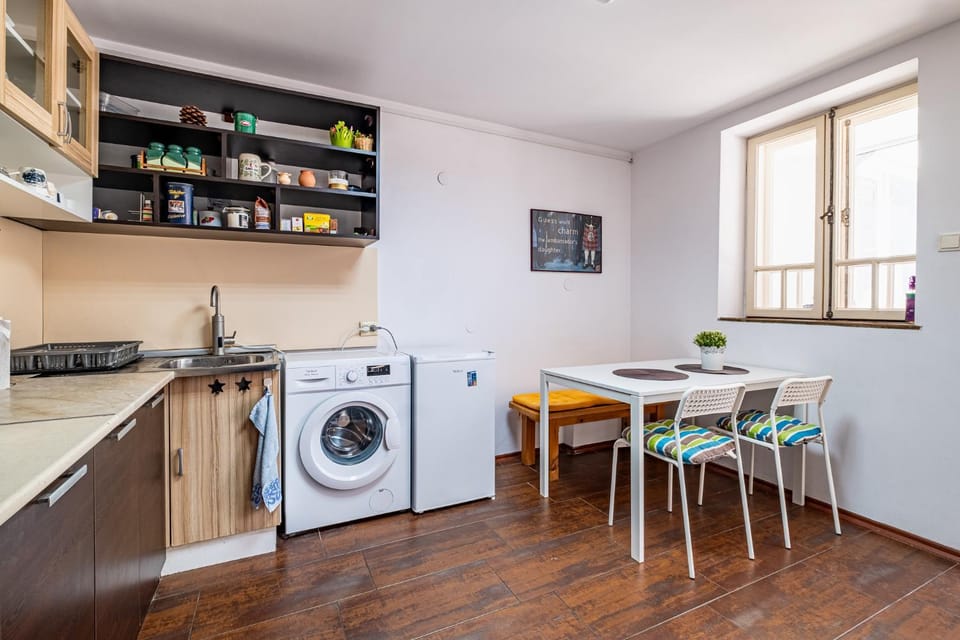 Kitchen or kitchenette, Dining area, stove, washing machine