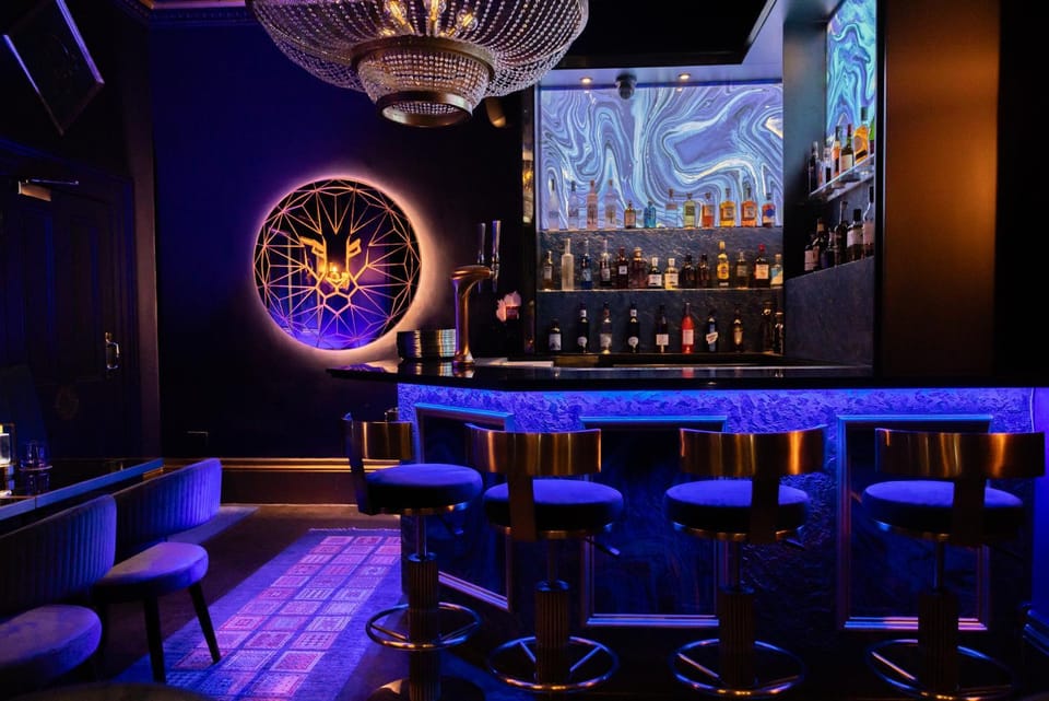 Lounge or bar, Lounge or bar