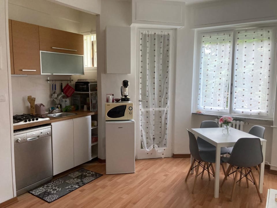 Kitchen or kitchenette, Dining area, dishwasher, oven, stove
