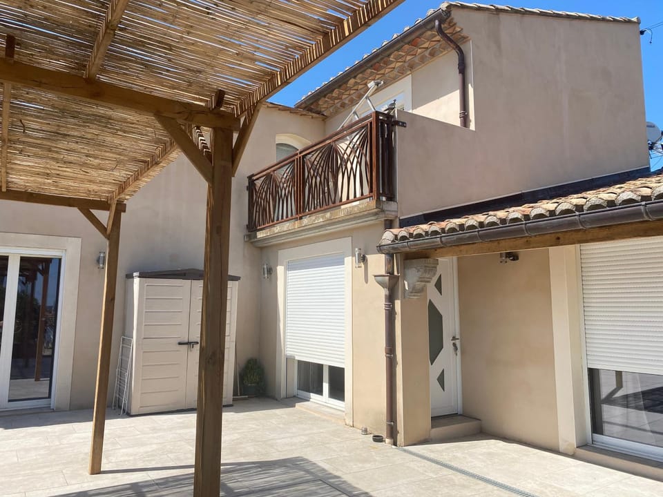 Maison avec grande terrasse House in Occitanie