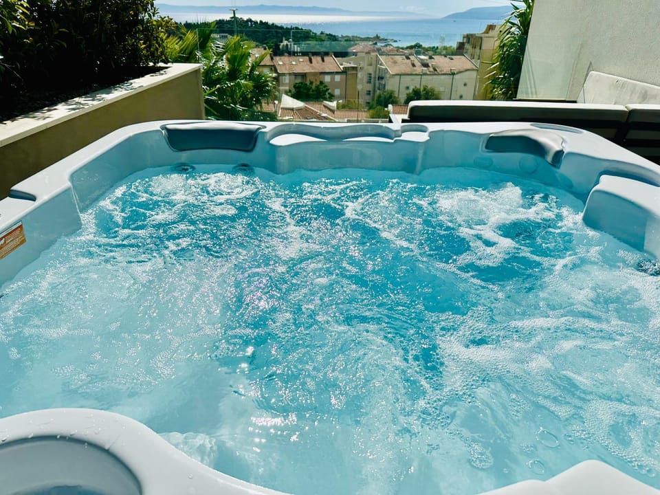 Hot Tub, Balcony/Terrace, City view, Pool view, Sea view, Swimming pool