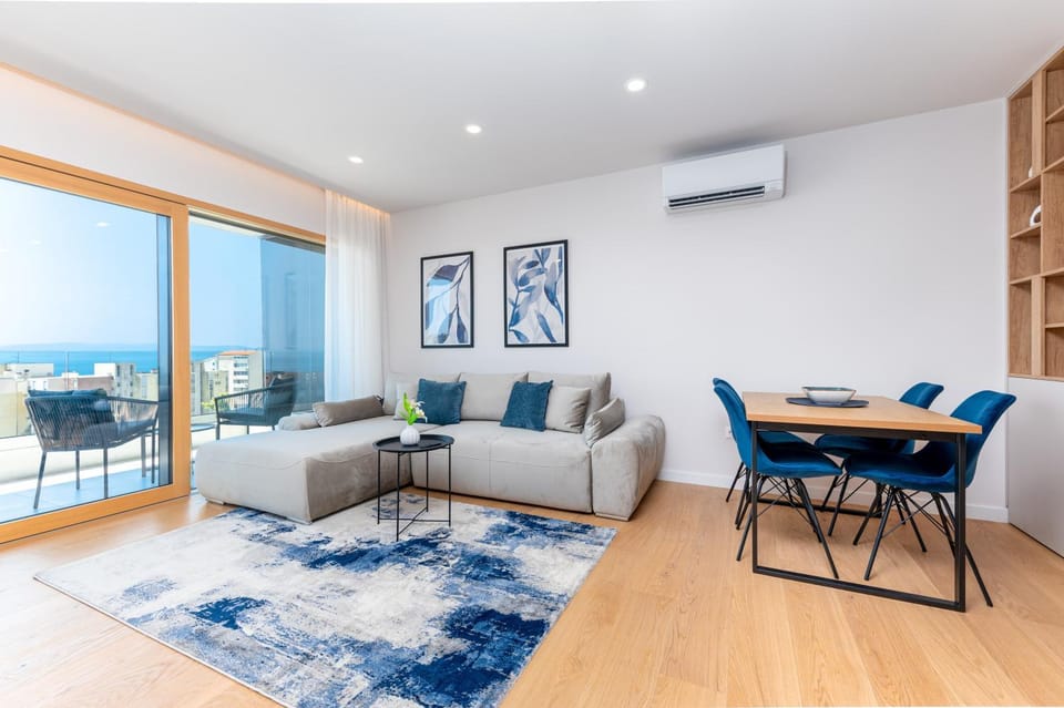 Balcony/Terrace, Living room, Seating area, Dining area, Sea view, air conditioner