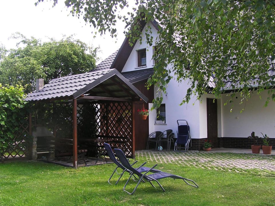 Property building, BBQ facilities, Garden, Garden view, sunbed
