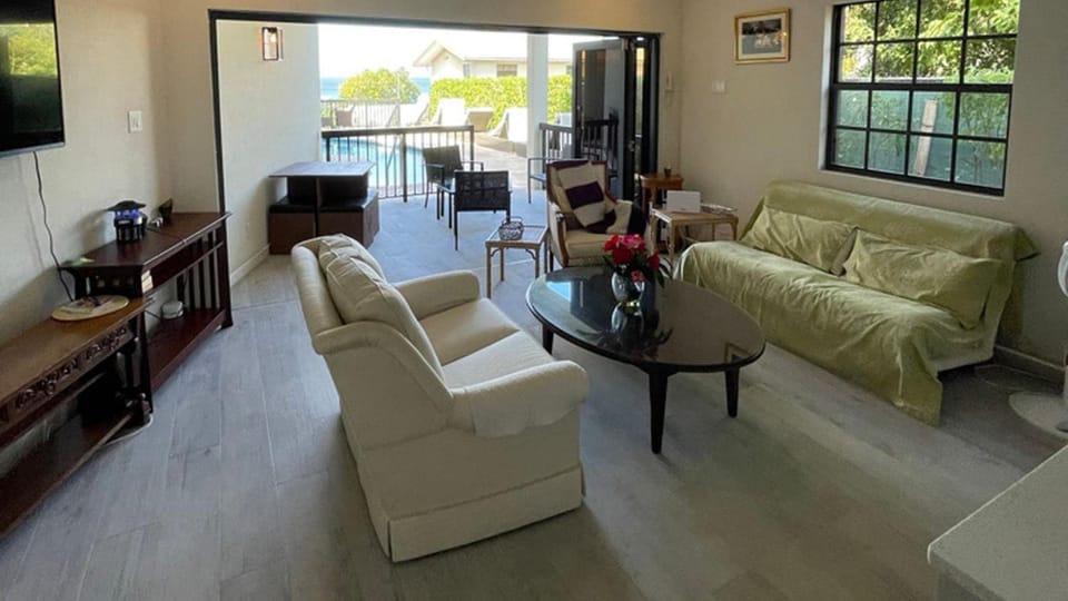 Patio, Living room