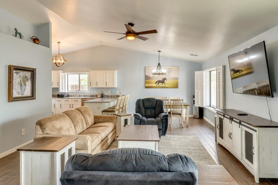 Private Hot Tub: Show Low Home 3 Mi to Lake House in Show Low