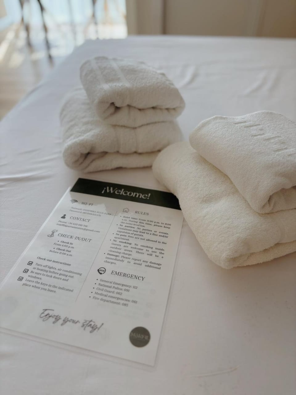 Bed, towels