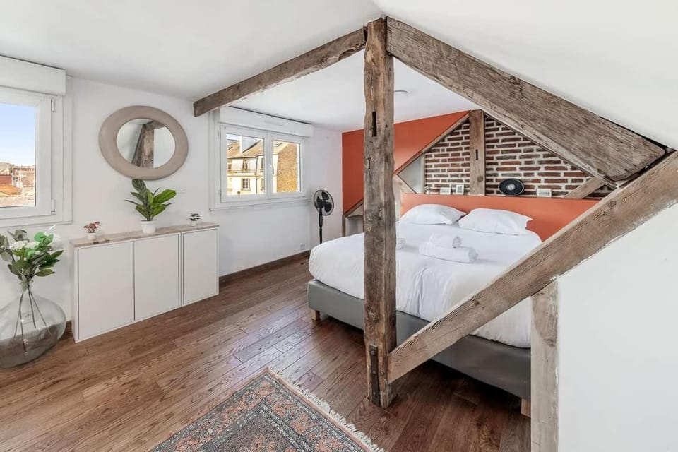 Bed, Photo of the whole room, Bedroom