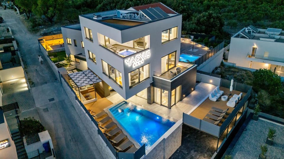 Property building, Swimming pool