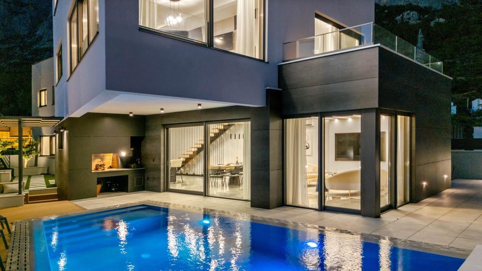 Property building, Swimming pool