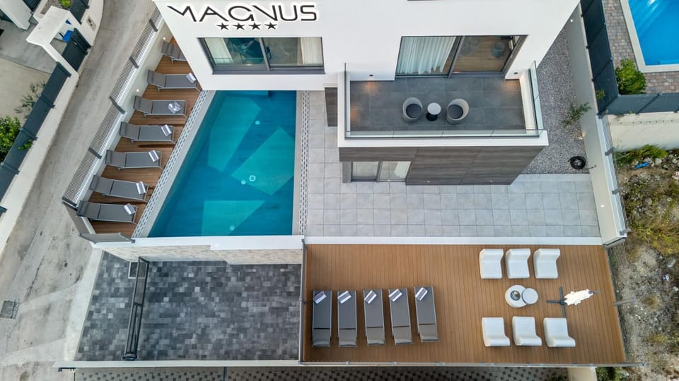 Property building, Swimming pool