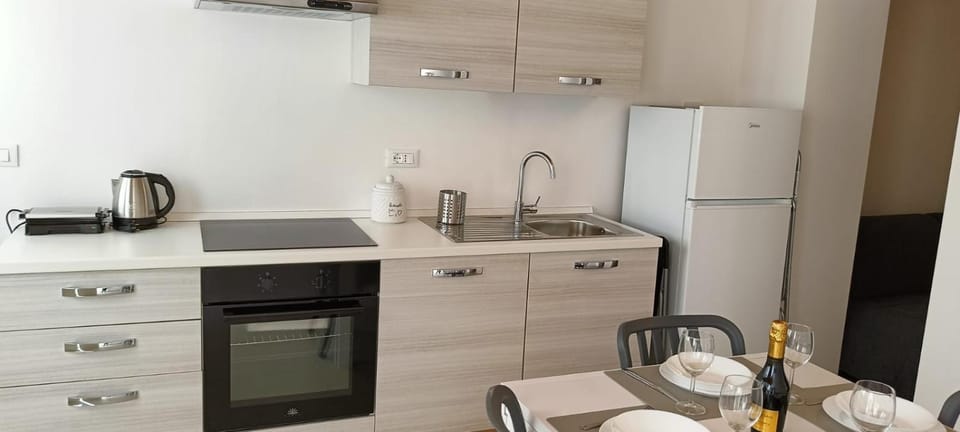 Coffee/tea facilities, Kitchen or kitchenette, minibar, oven, pet friendly, stove, toaster