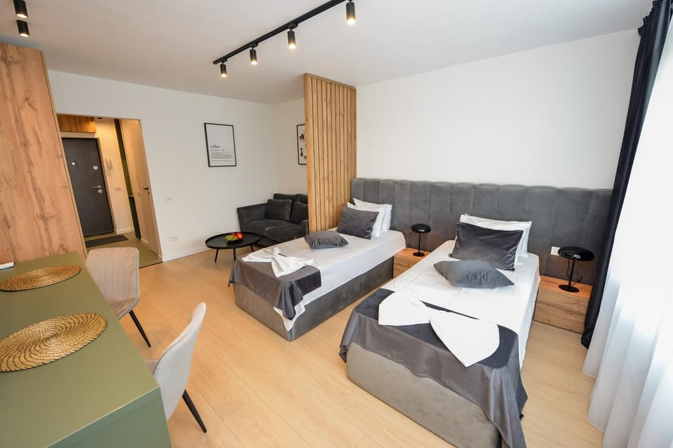 Bed, Seating area