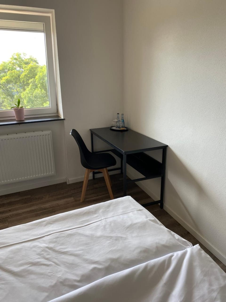 Bed, Photo of the whole room, Bedroom, internet