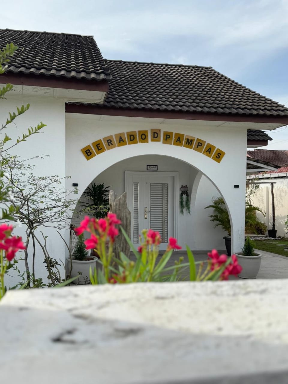 Property building, Day, Garden, Garden view