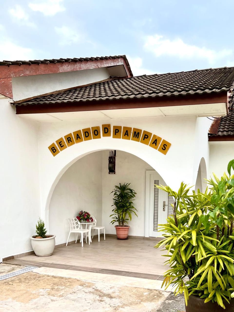 Facade/entrance