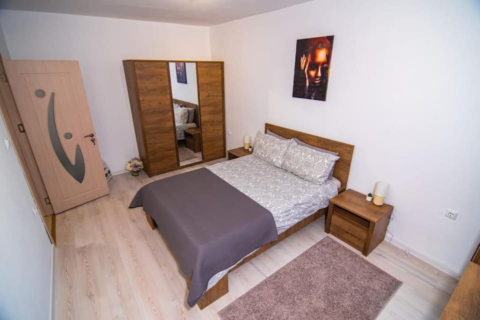 Bed, Photo of the whole room, Bedroom, wardrobe