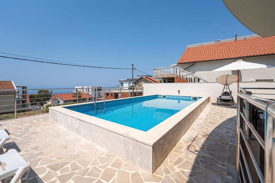 Swimming pool, sunbed