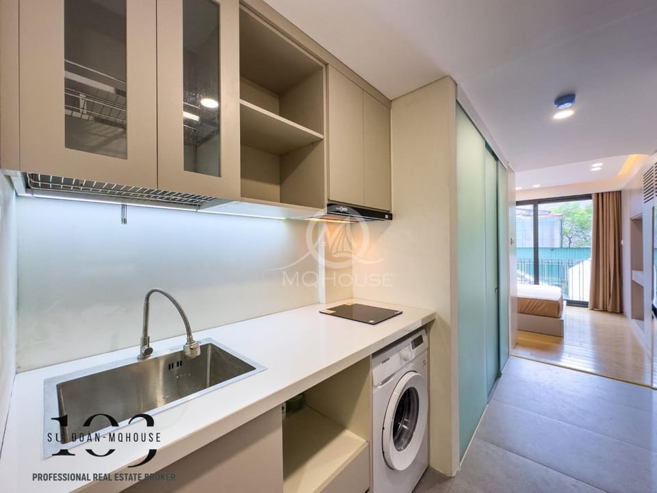 Kitchen or kitchenette, minibar, stove, washing machine