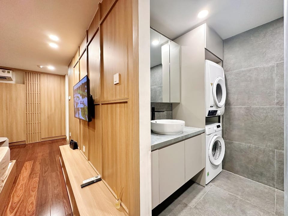 Bathroom, towels, laundry, washing machine, dryer