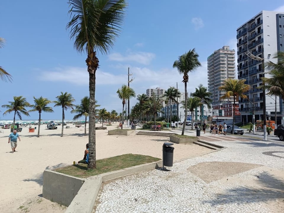 Property building, Nearby landmark, Day, People, Neighbourhood, Natural landscape, Beach, City view, Sea view, Street view, Location, group of guests