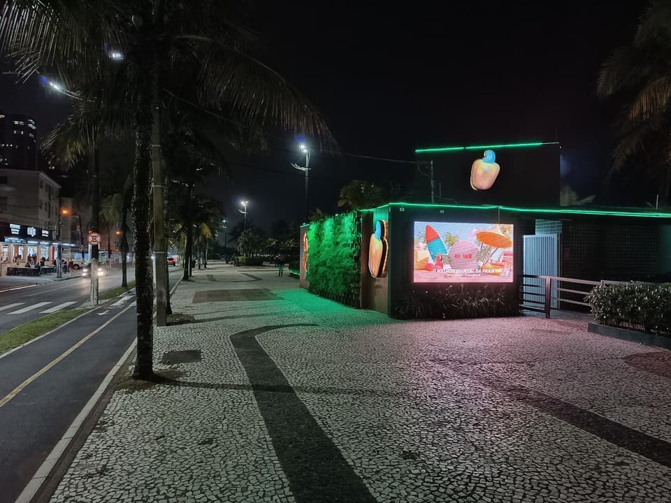 Restaurant/places to eat, Off site, Night, Neighbourhood, Natural landscape, Beach, City view, Street view, Location