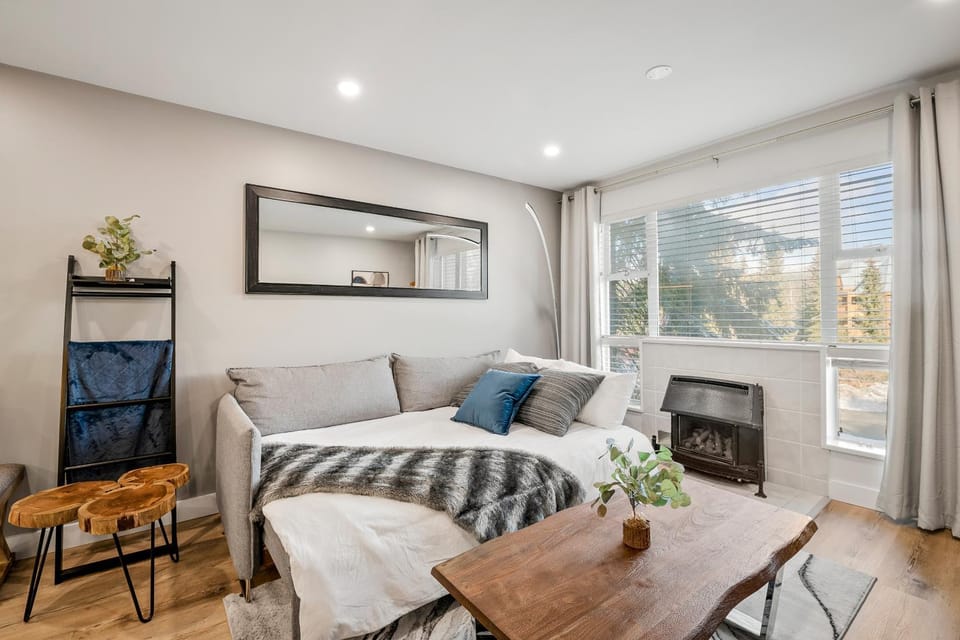 Ski In & Out, Heart of Upper Village Apartment in Whistler