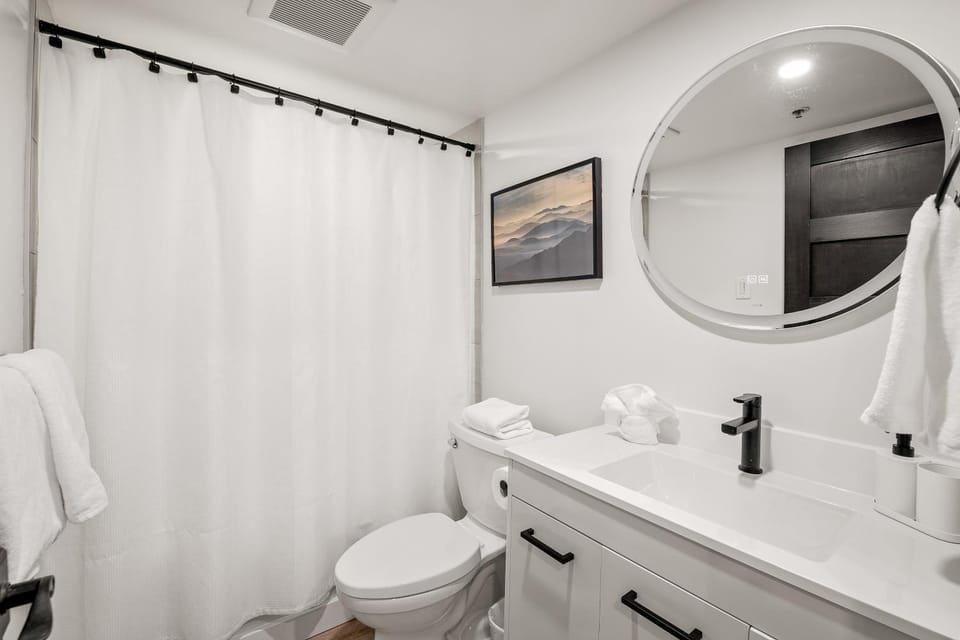 Ski In & Out, Heart of Upper Village Apartment in Whistler