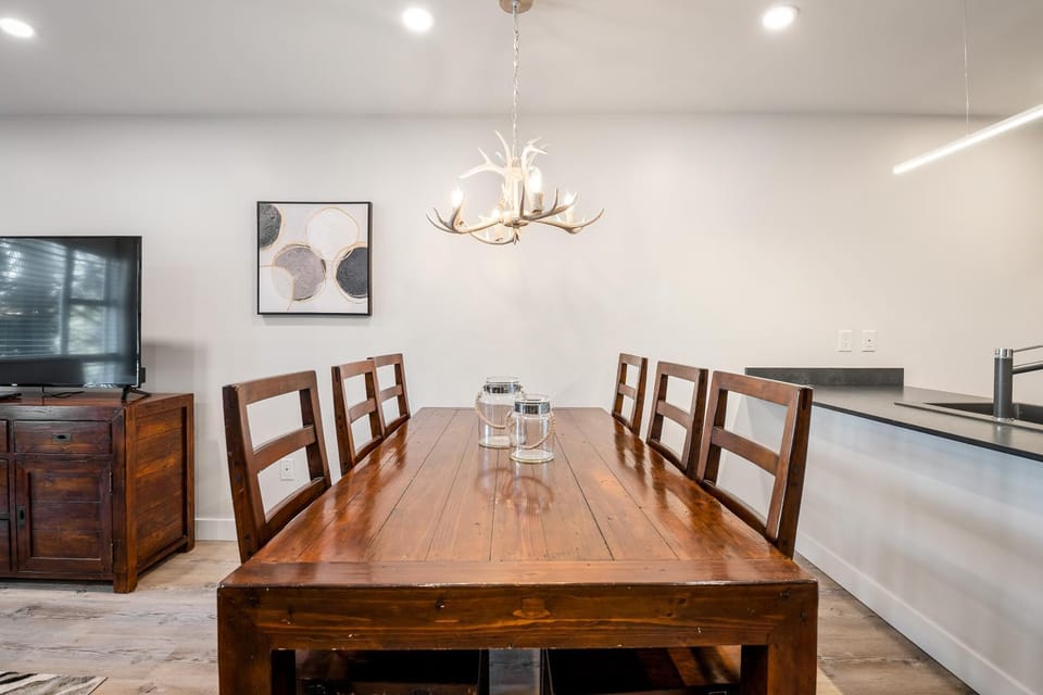 Ski In & Out, Heart of Upper Village Apartment in Whistler