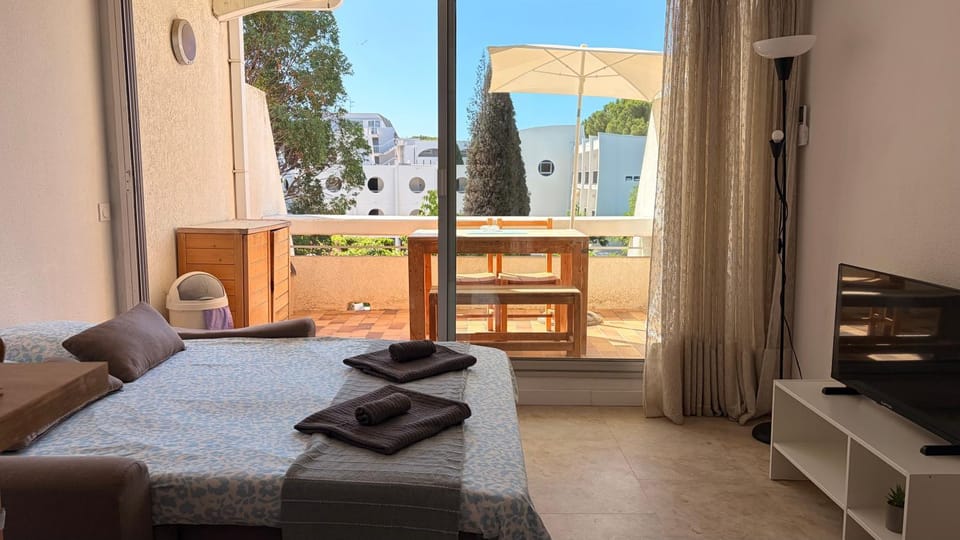 Patio, Bed, Living room, Bedroom