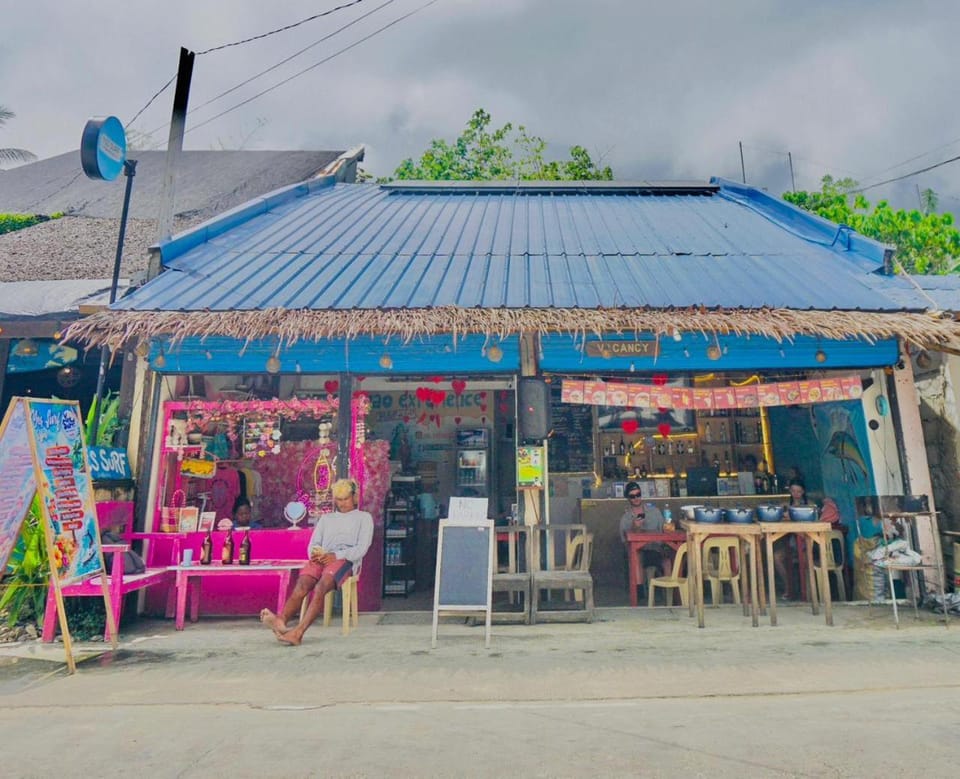 Restaurant/places to eat, People, Food and drinks, Food, Location, group of guests