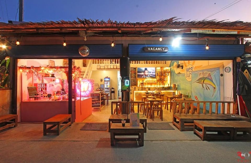 Restaurant/places to eat, Night