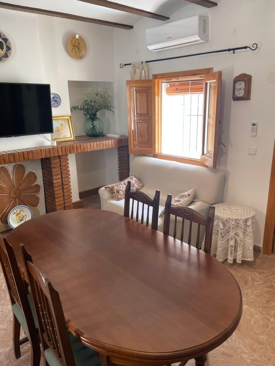 TV and multimedia, Living room, Dining area