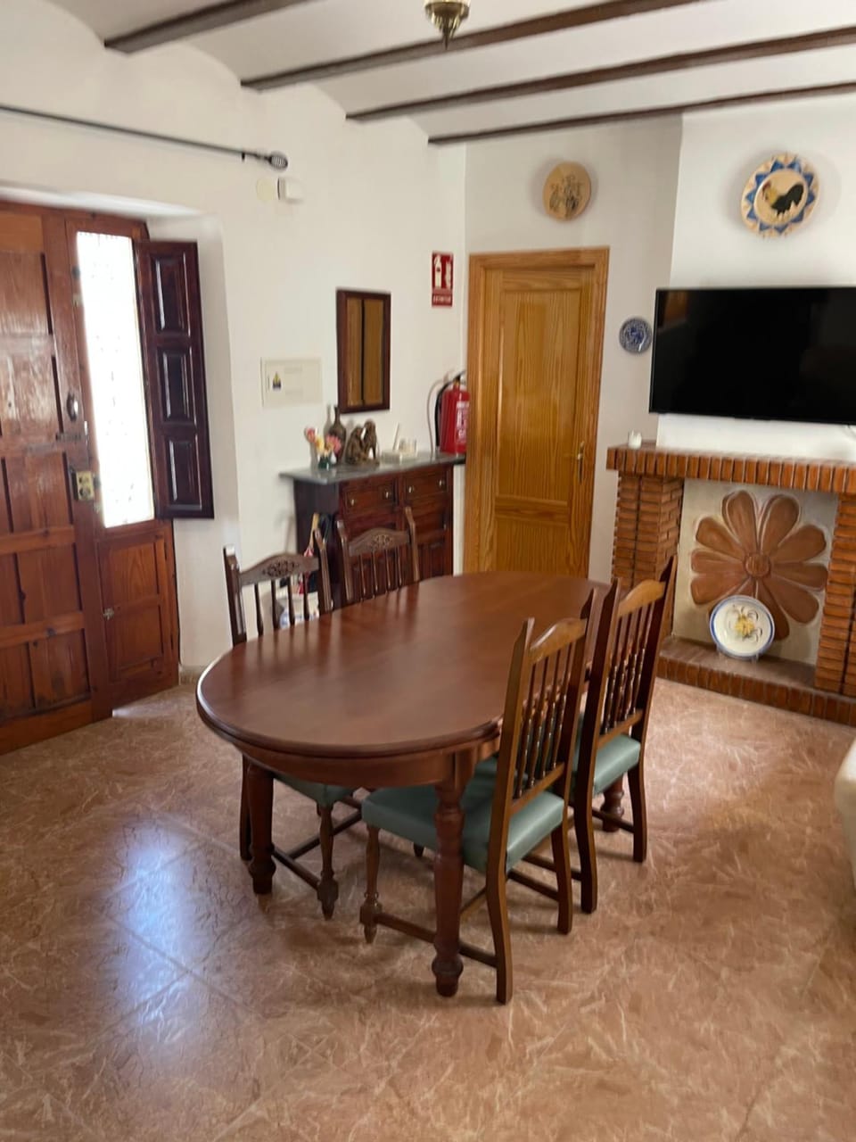 TV and multimedia, Living room, Dining area