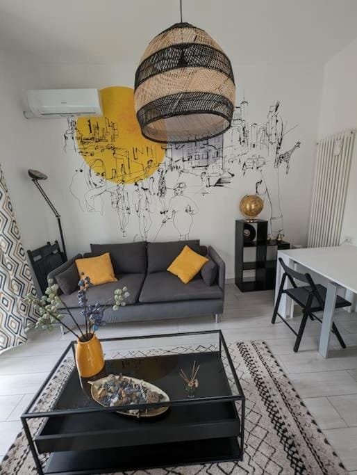 Bright flat just 10 minutes from the city centre Apartment in Como
