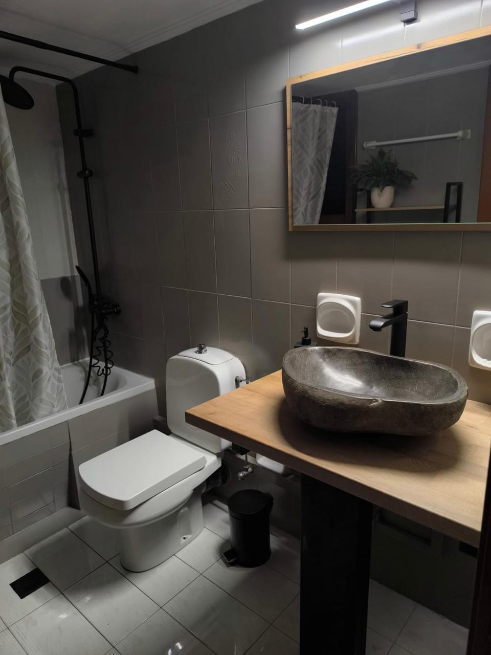 Shower, Toilet, Bathroom, Bath, bidet, towels