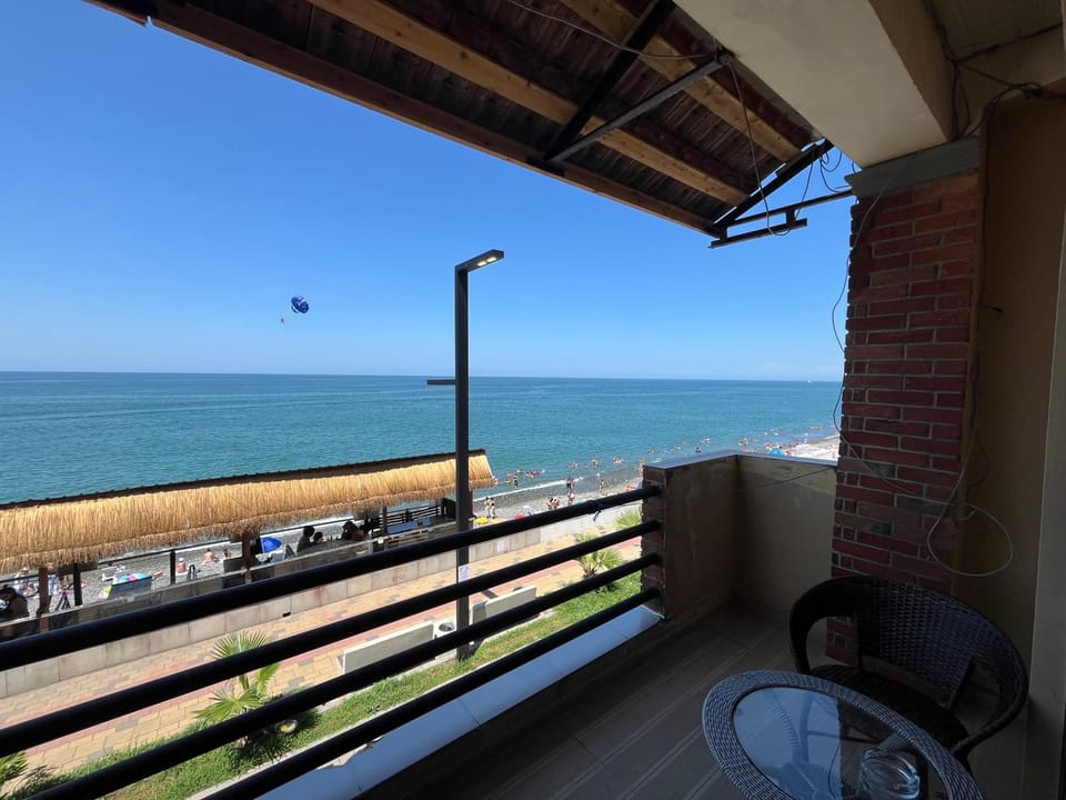 Patio, Day, Natural landscape, View (from property/room), Balcony/Terrace, Dining area, Beach, Sea view