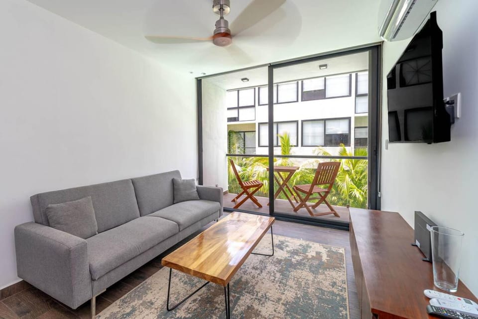 Patio, Living room