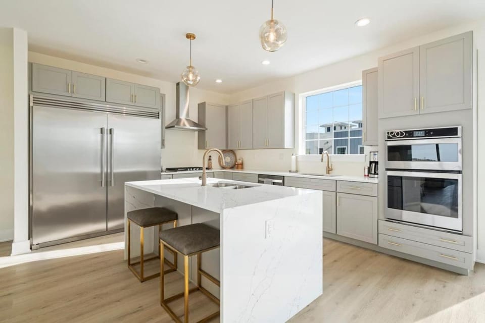 Kitchen or kitchenette, oven, stove