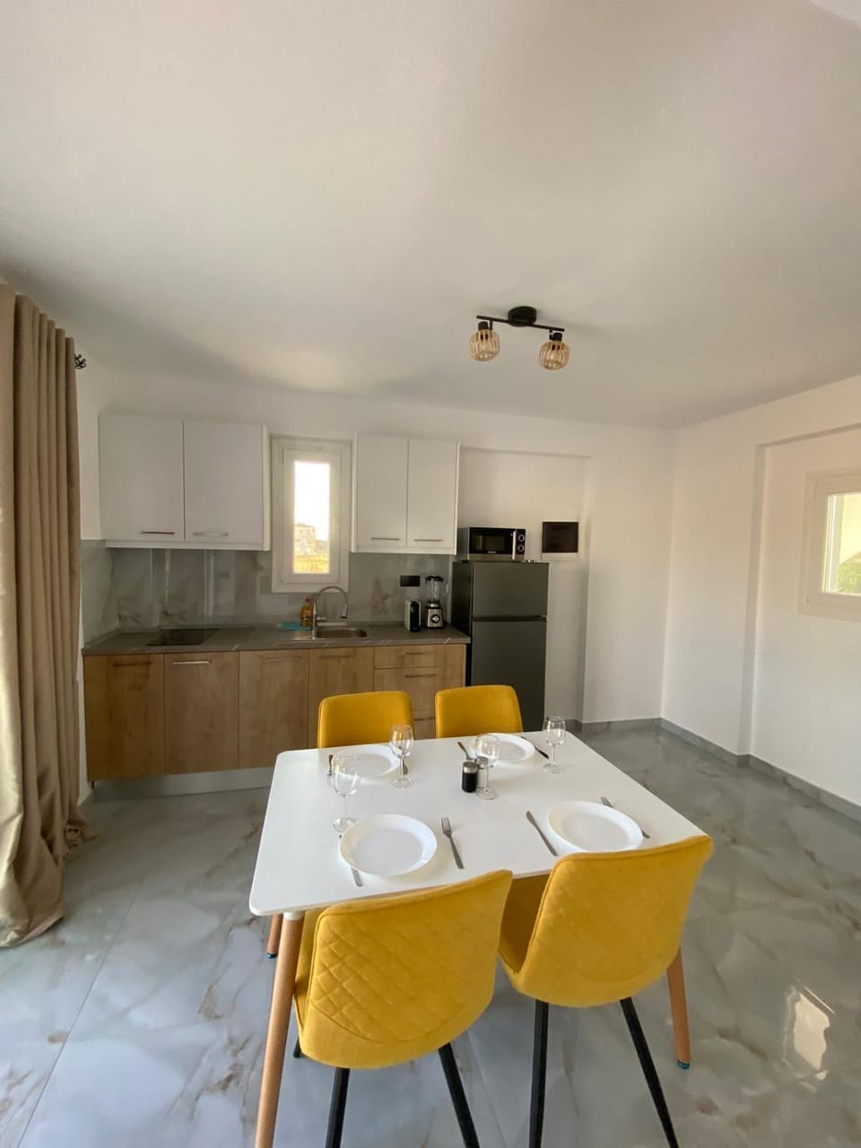Kitchen or kitchenette, Dining area