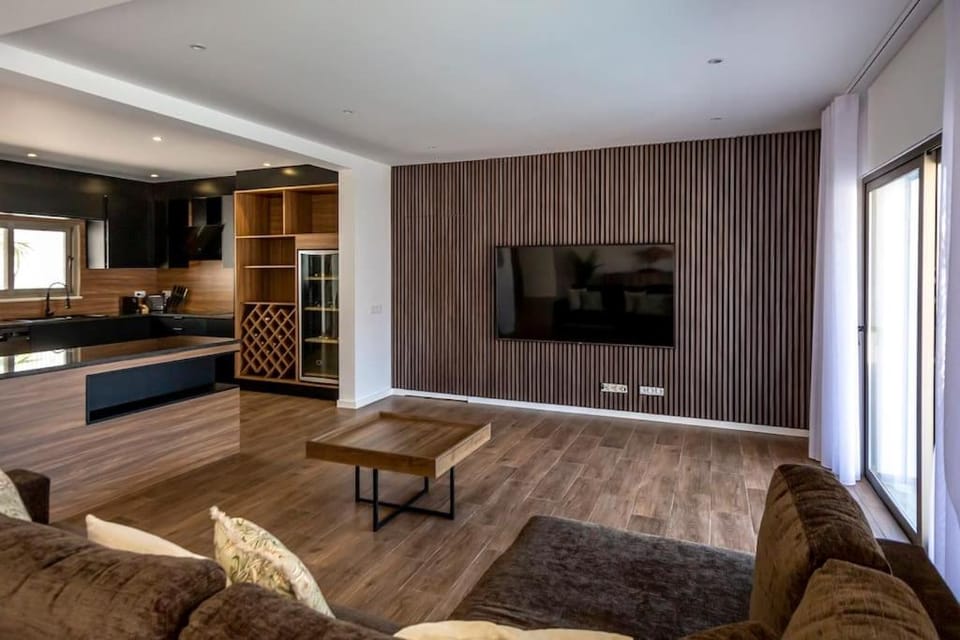 TV and multimedia, Kitchen or kitchenette, Living room, Seating area