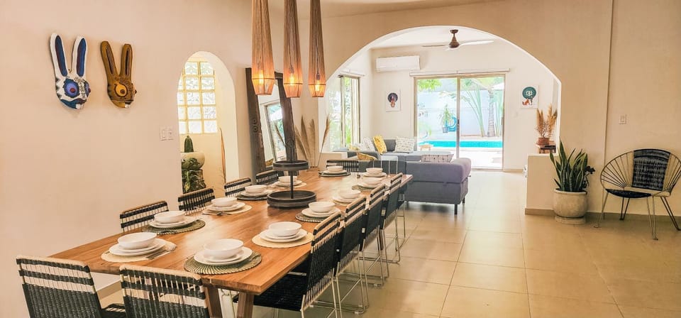 Living room, Seating area, Dining area