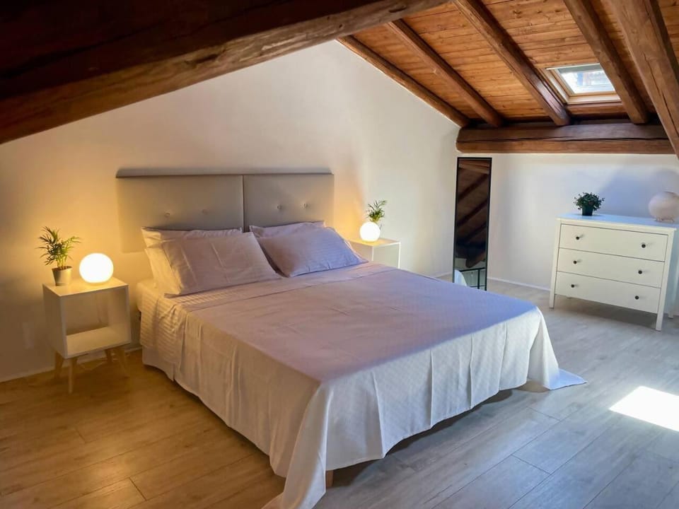 Bivano Sotto il Fortino, 110 m2 di spazio e luce House in Catania